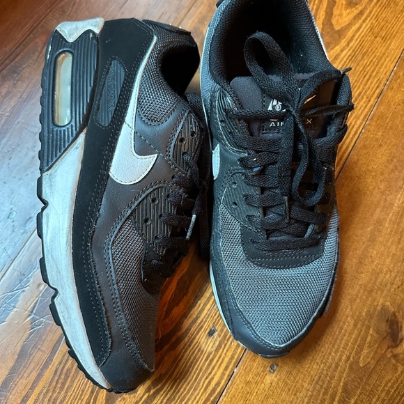 Nike Air Max Black and White Men’s Sneakers - Picture 1 of 7